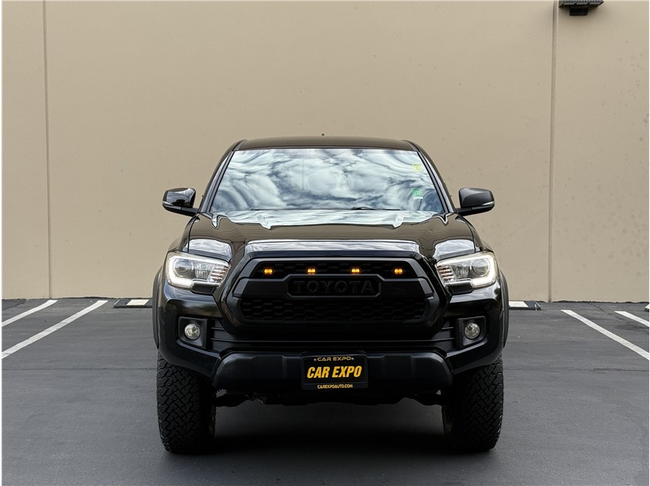 2017 Toyota Tacoma Double Cab TRD Off-Road photo 2