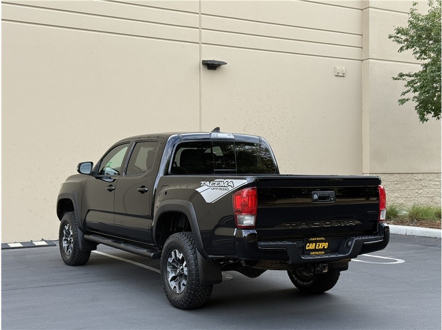 2017 Toyota Tacoma Double Cab TRD Off-Road photo 4