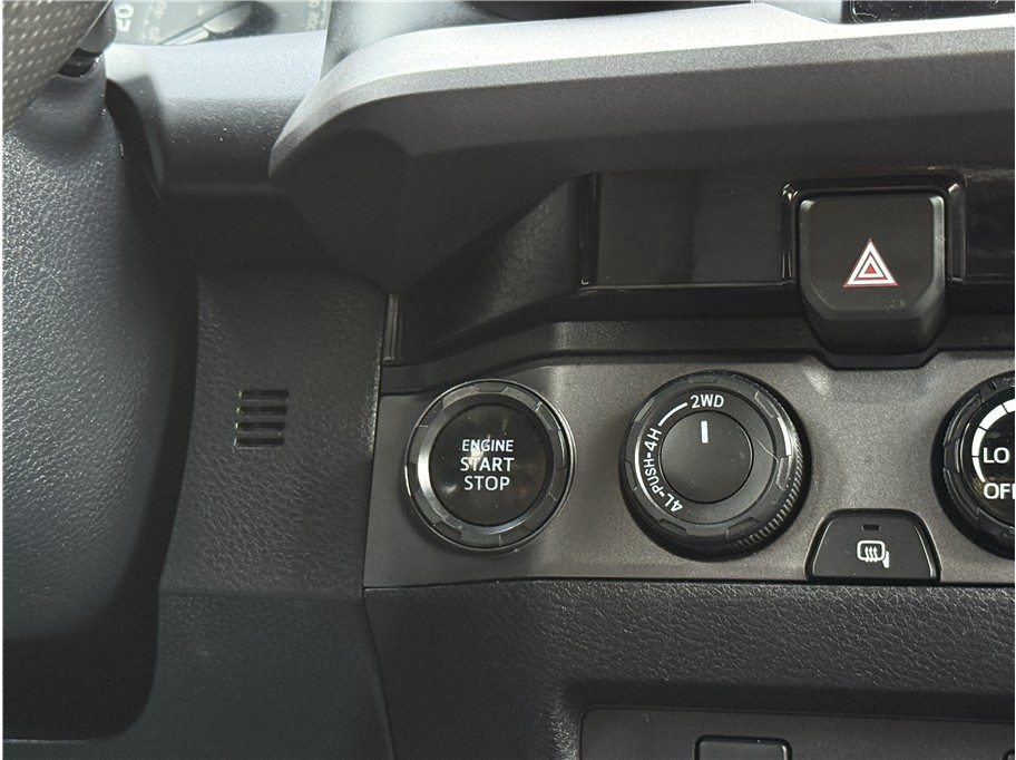 2017 Toyota Tacoma Double Cab TRD Off-Road photo 17