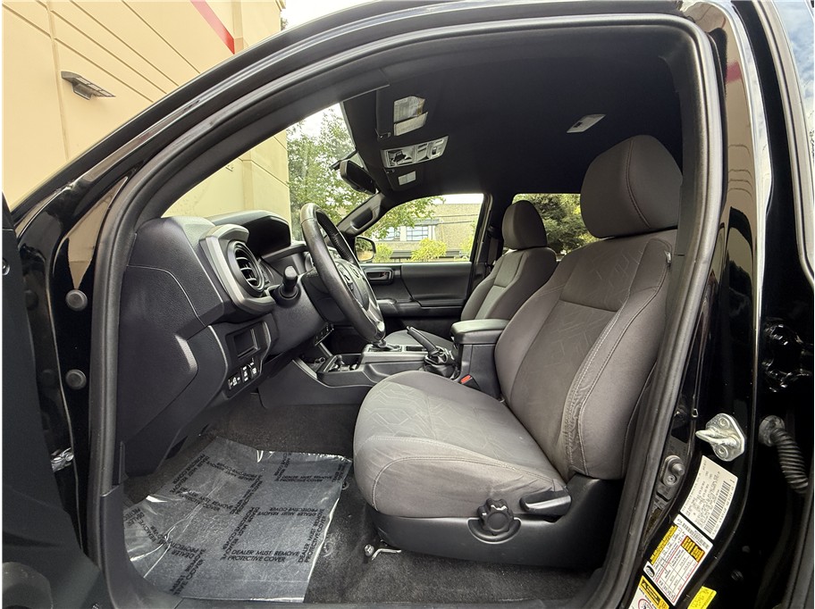 2017 Toyota Tacoma Double Cab TRD Off-Road photo 11