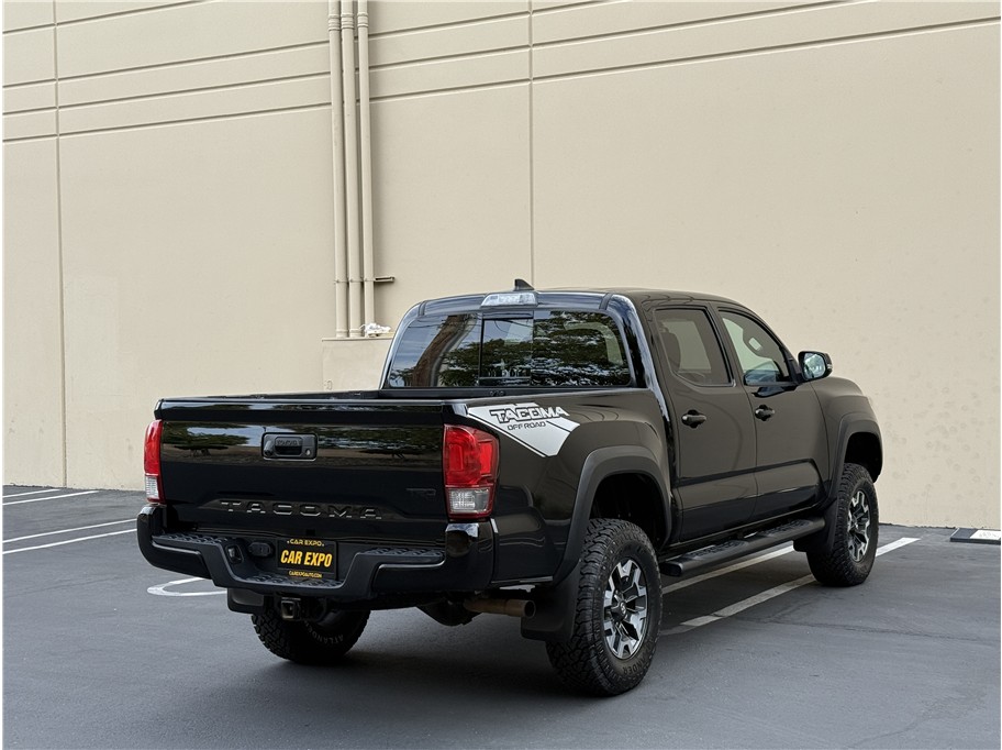 2017 Toyota Tacoma Double Cab TRD Off-Road photo 6