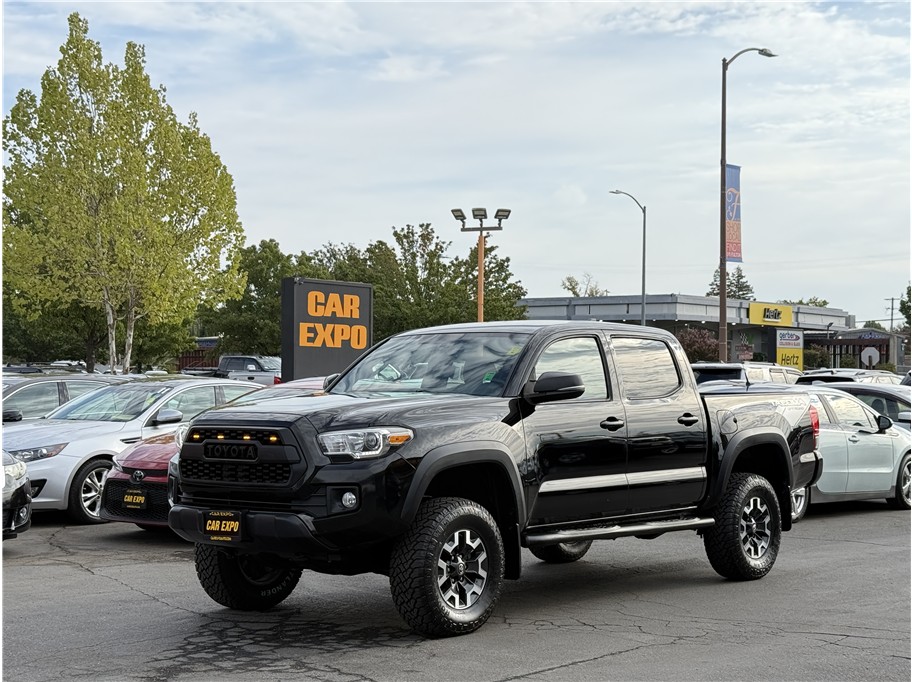 2017 Toyota Tacoma Double Cab TRD Off-Road photo 23