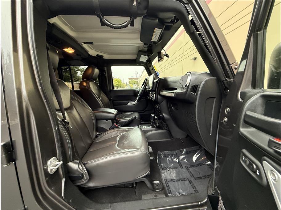 2016 Jeep Wrangler Unlimited Rubicon Sport photo 14