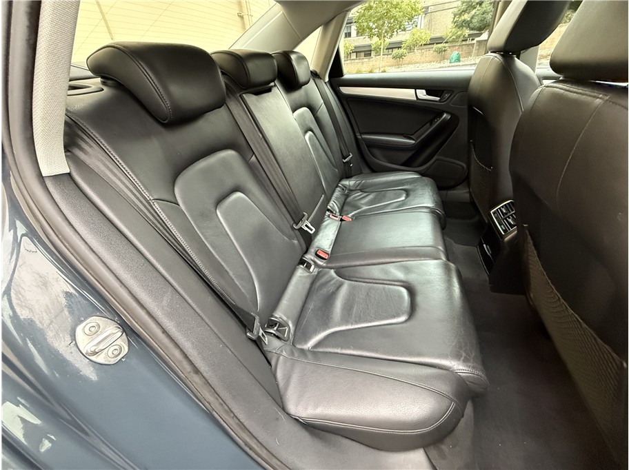 2010 Audi A4 2.0T Quattro Premium photo 12