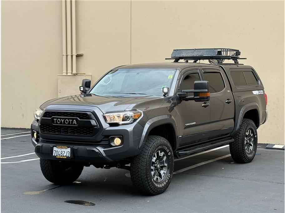 2016 Toyota Tacoma Double Cab SR5 photo 3