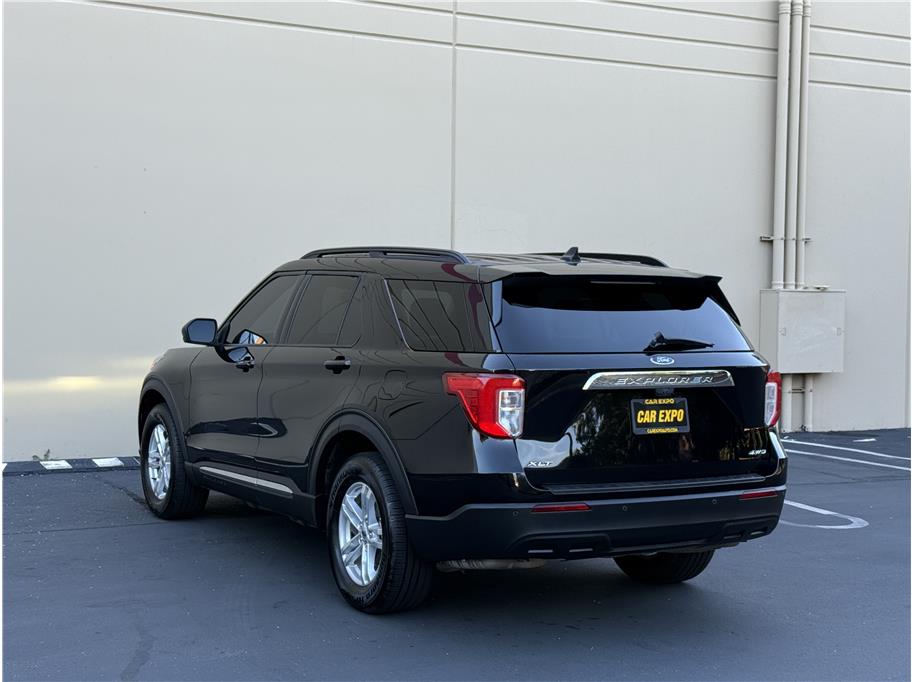 2022 Ford Explorer XLT Sport photo 3