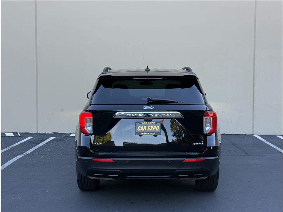 2022 Ford Explorer XLT Sport photo 4