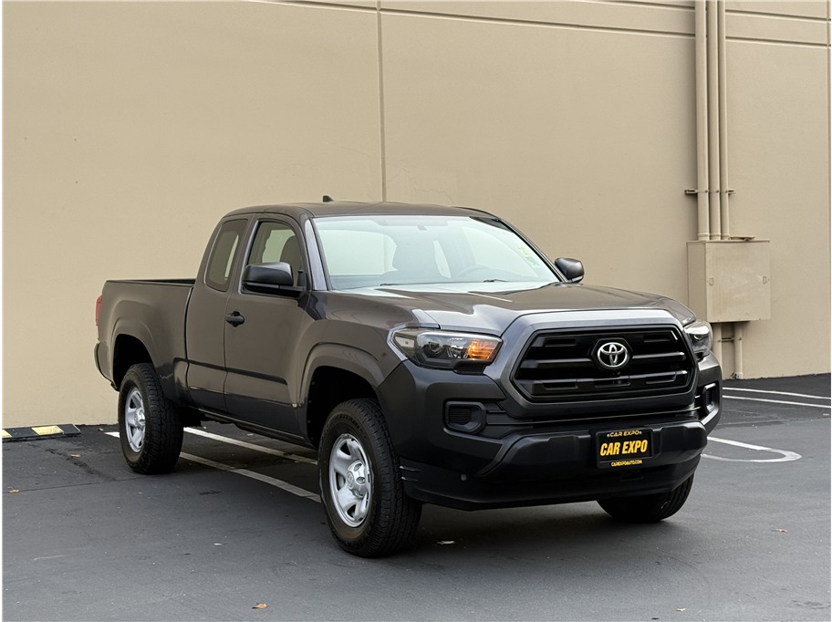 2017 Toyota Tacoma Access Cab SR photo 3