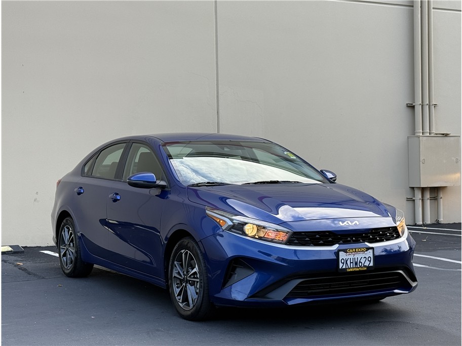 2024 Kia Forte LXS photo 3