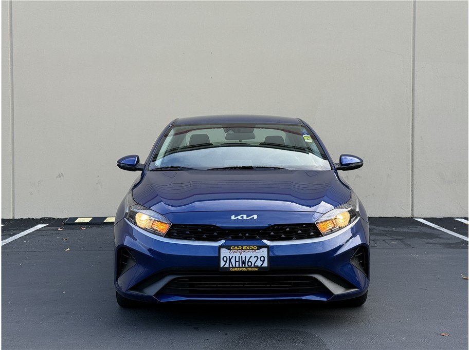 2024 Kia Forte LXS photo 2