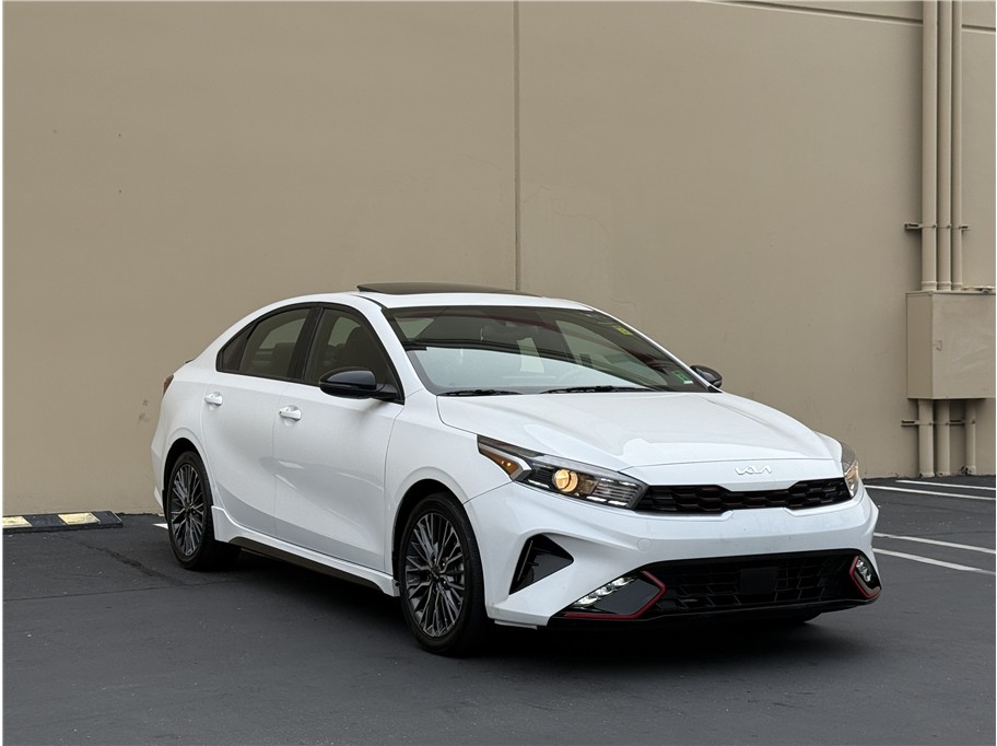 2024 Kia Forte GT-Line photo 3