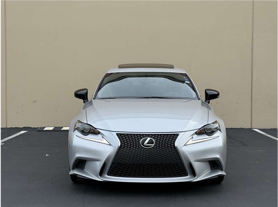 2016 Lexus IS 350 photo 2