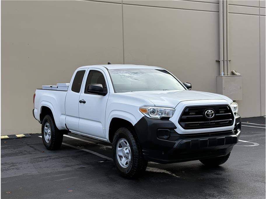 2017 Toyota Tacoma Access Cab SR photo 3
