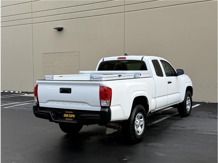 2017 Toyota Tacoma Access Cab SR photo 4