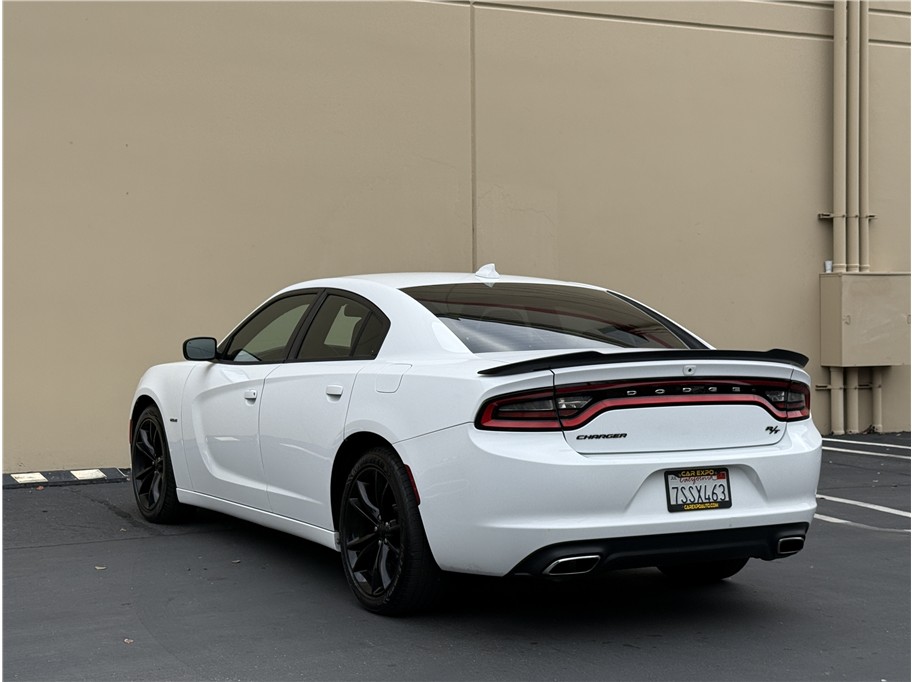 2016 Dodge Charger R/T photo 4