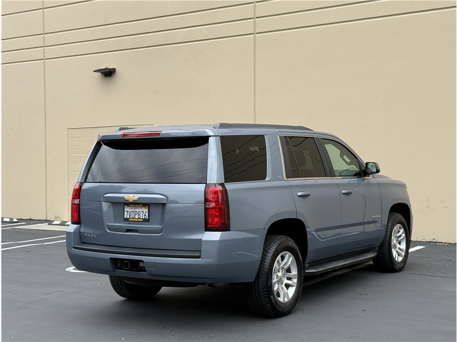 2016 Chevrolet Tahoe LT photo 2