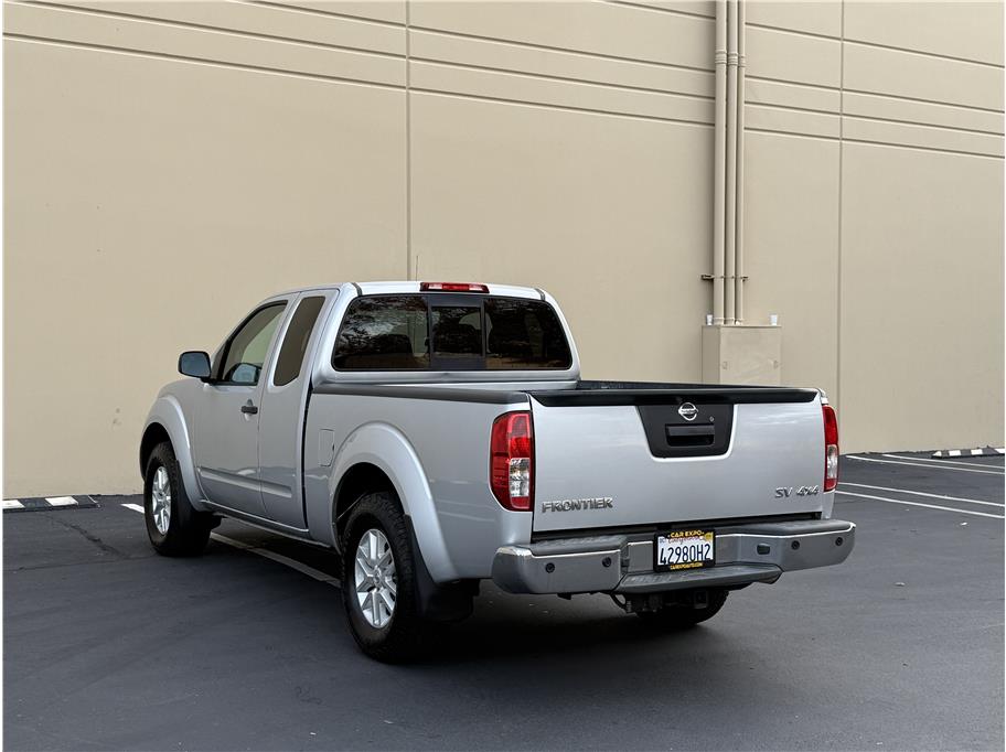 2017 Nissan Frontier King Cab SV photo 2