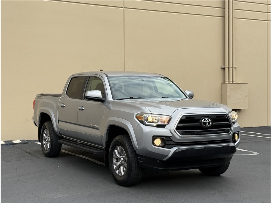 2016 Toyota Tacoma SR5 - Photo 2