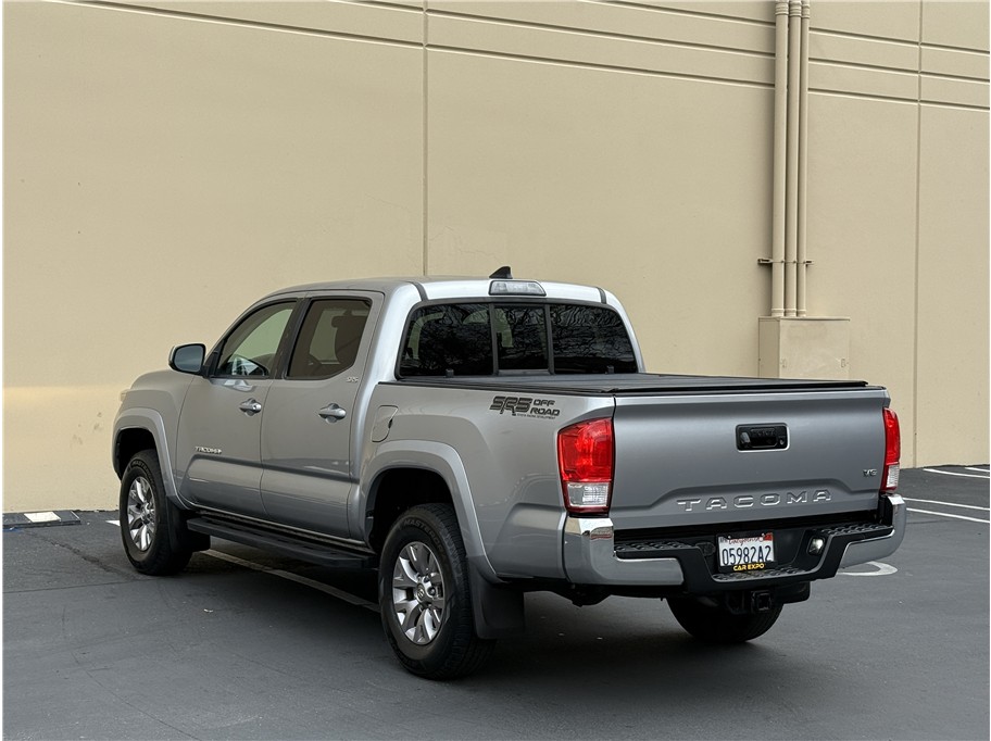 2016 Toyota Tacoma SR5 - Photo 5