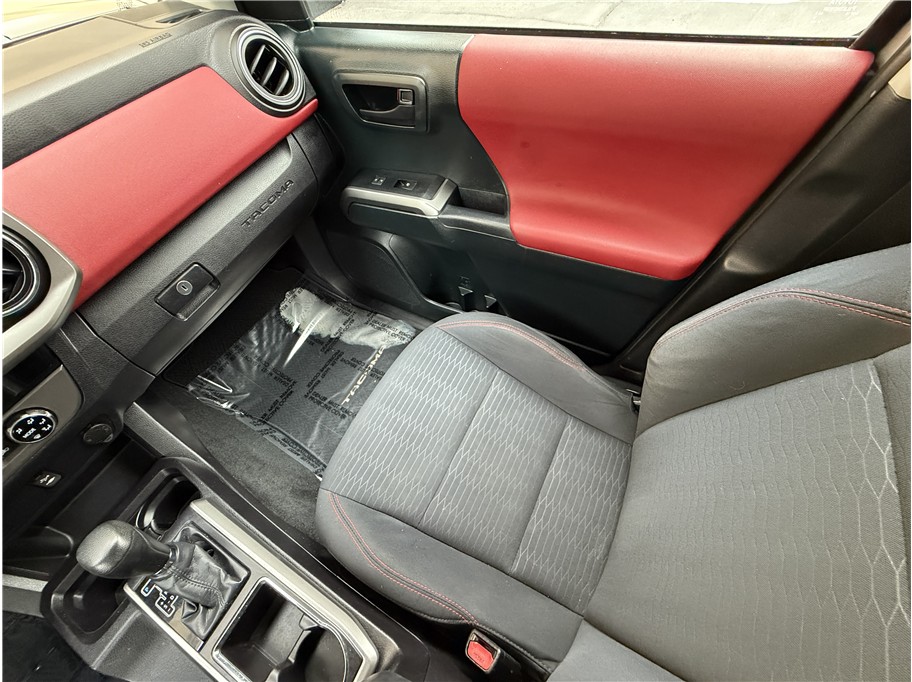 2016 Toyota Tacoma SR5 - Photo 11