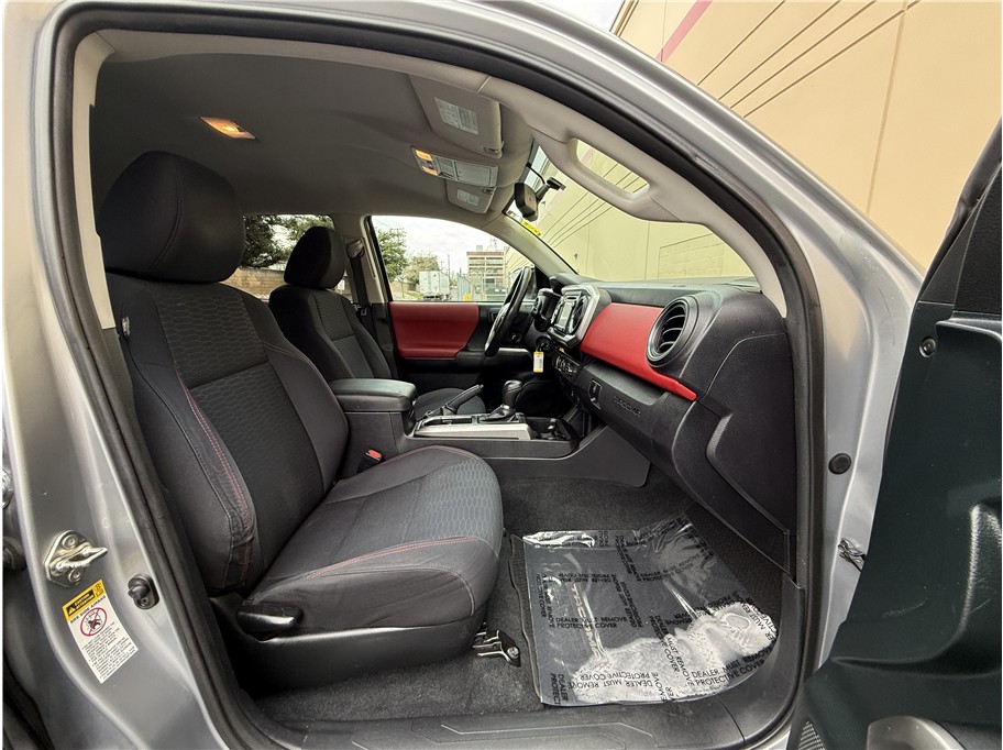 2016 Toyota Tacoma SR5 - Photo 13