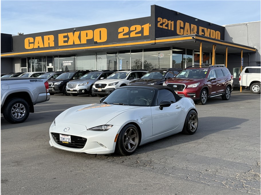 2016 Mazda MX-5 Miata Sport's photo