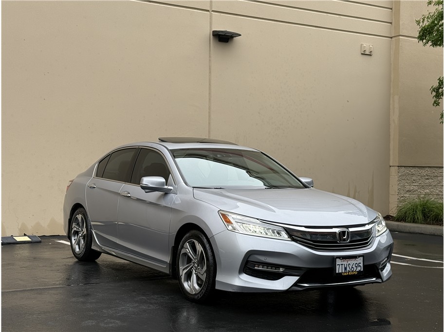 2016 Honda Accord Touring Auto's photo