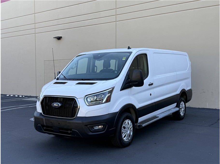 View vehicle photo 4