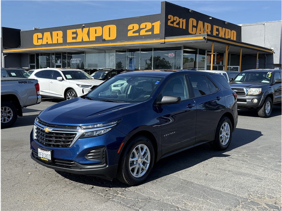 2023 Chevrolet Equinox LS's photo