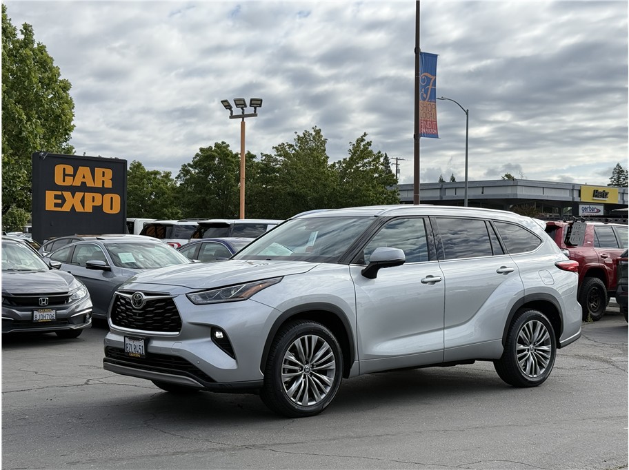 2022 Toyota Highlander Platinum 4x2 V6's photo