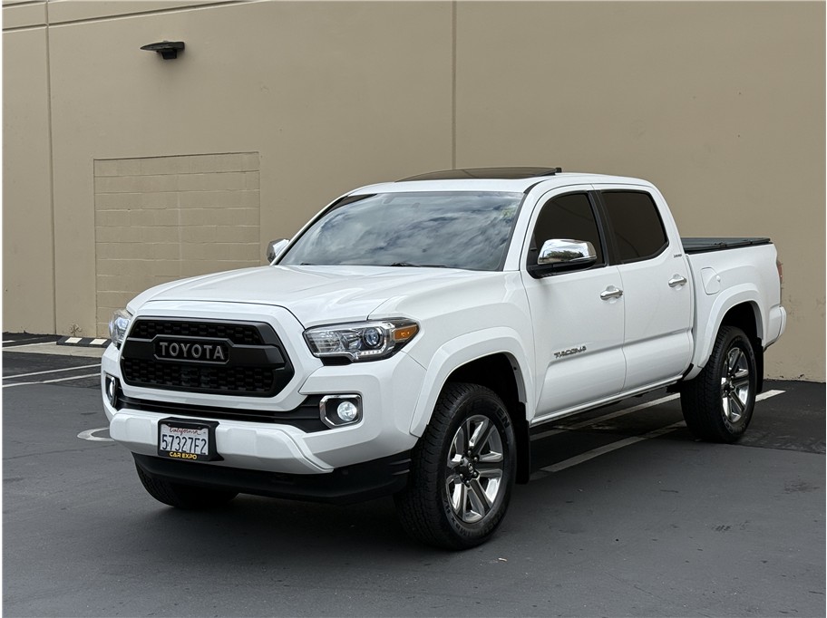 2017 Toyota Tacoma Limited Double Cab 4x4 V6 Auto Short Bed's photo