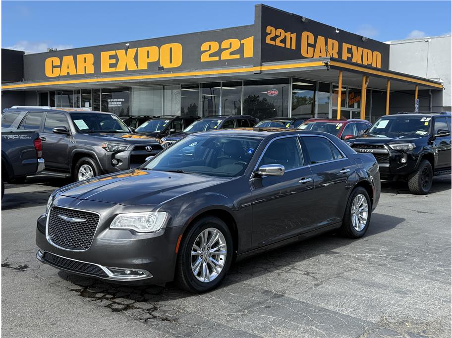 2016 Chrysler 300 C's photo