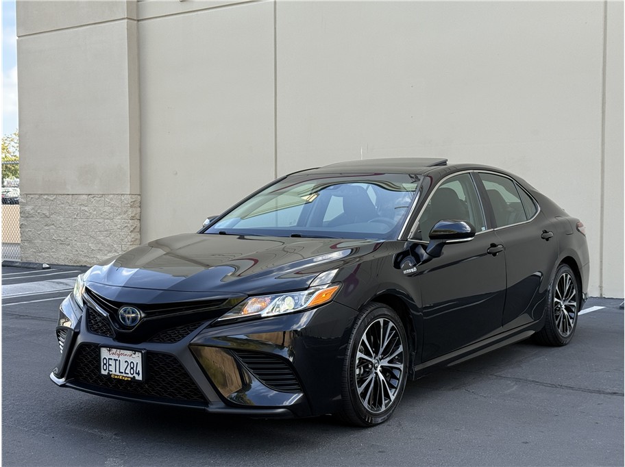 2018 Toyota Camry Hybrid SE Sedan 4D