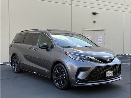 2021 Toyota Sienna XSE Minivan 4D