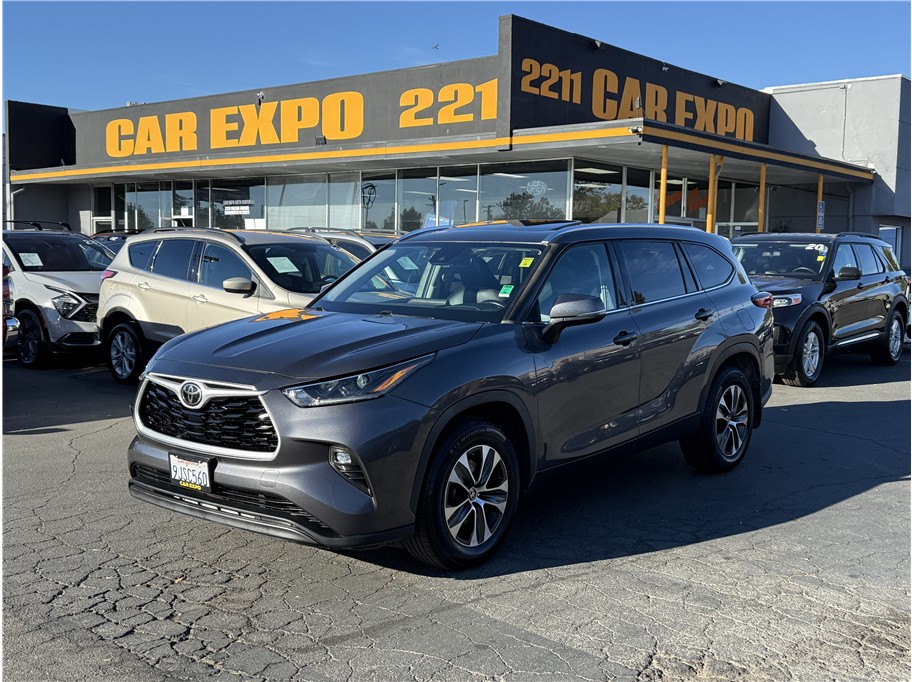 2021 Toyota Highlander XLE Sport Utility 4D