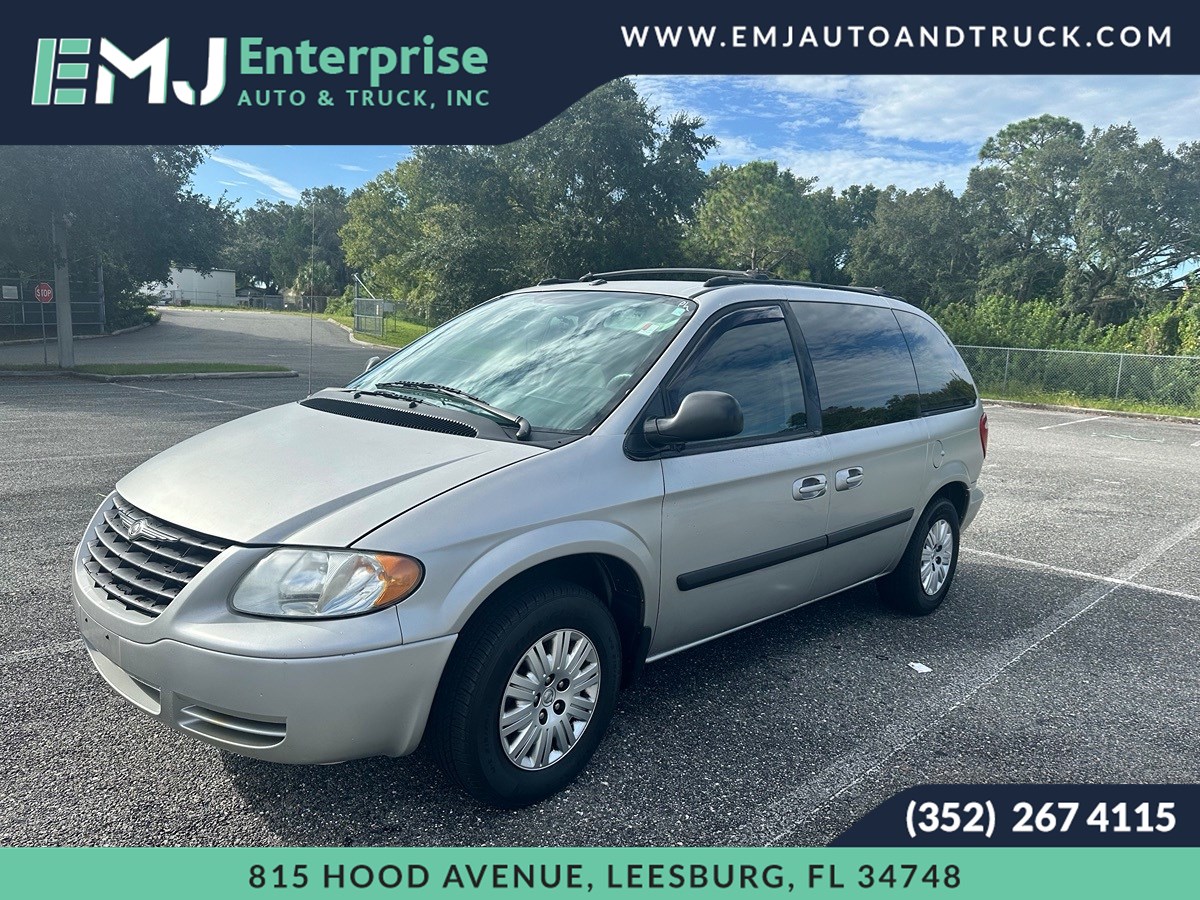 2007 Chrysler Town & Country SWB 