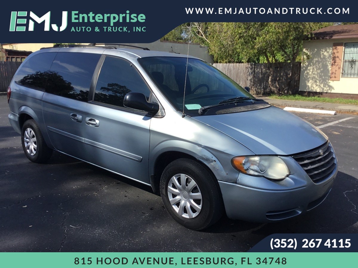 2005 Chrysler Town & Country LX