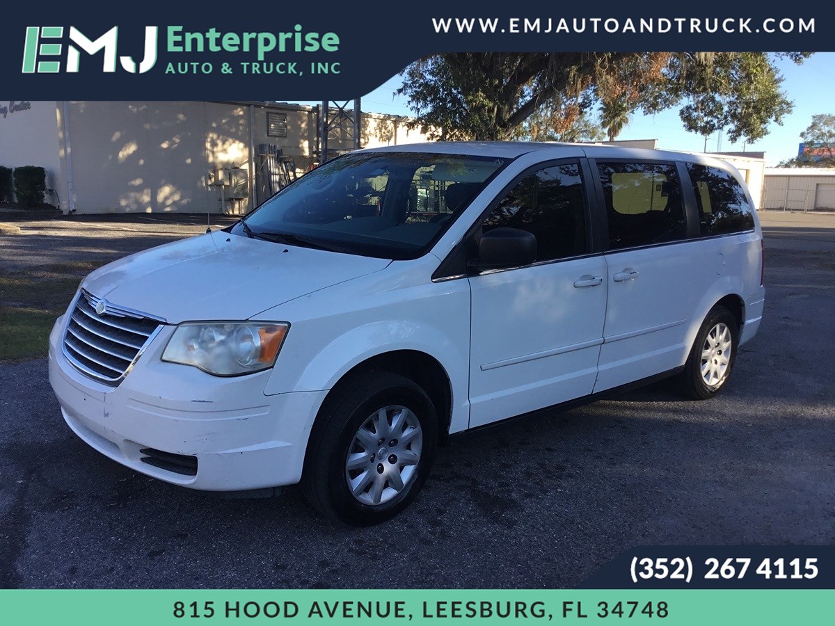 Sold 2009 Chrysler Town Country LX in Leesburg