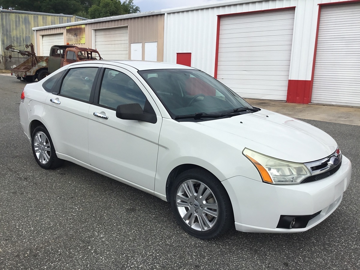 2010 Ford Focus SEL - Photo 2
