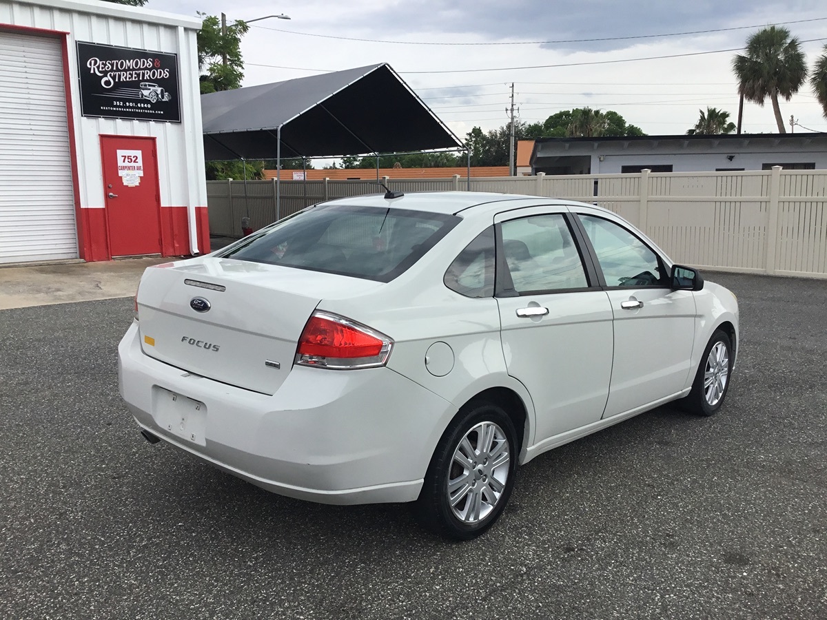 2010 Ford Focus SEL - Photo 3