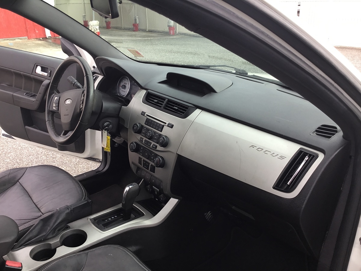 2010 Ford Focus SEL - Photo 9