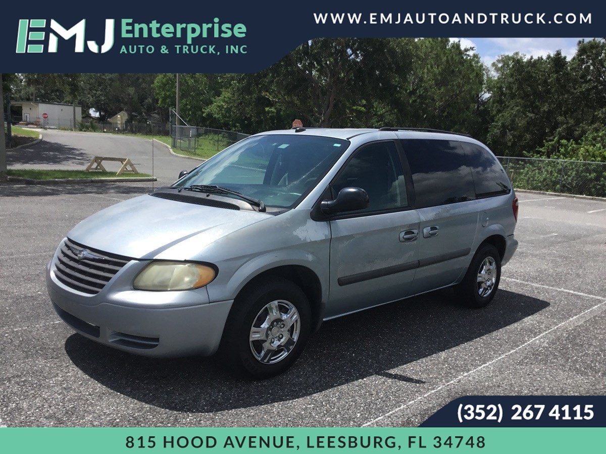 Sold 2005 Chrysler Town Country in Leesburg - Main Image