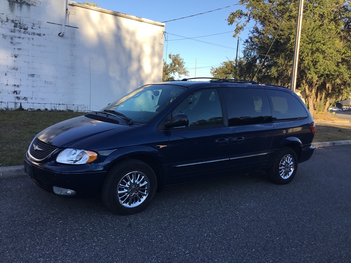 2003 Chrysler Town & Country Limited - Photo 2