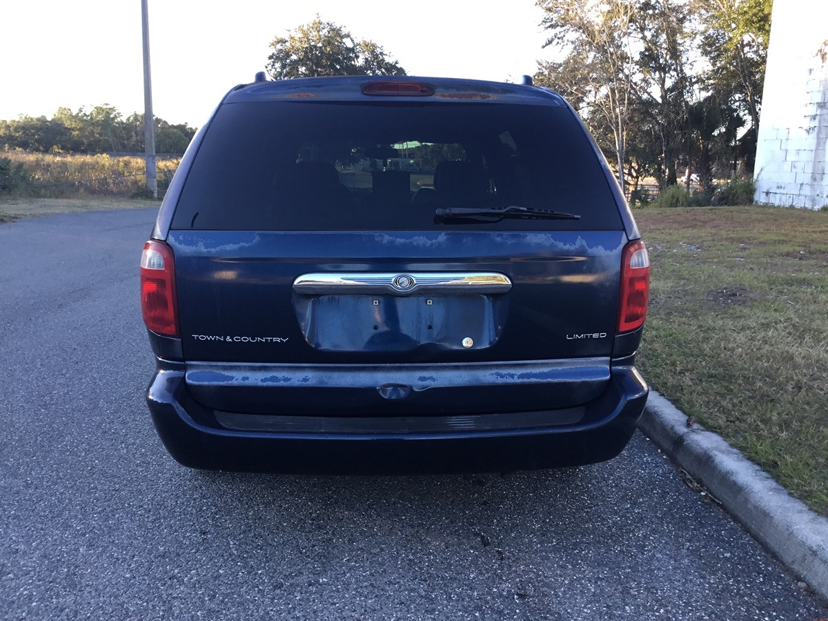 2003 Chrysler Town & Country Limited - Photo 8