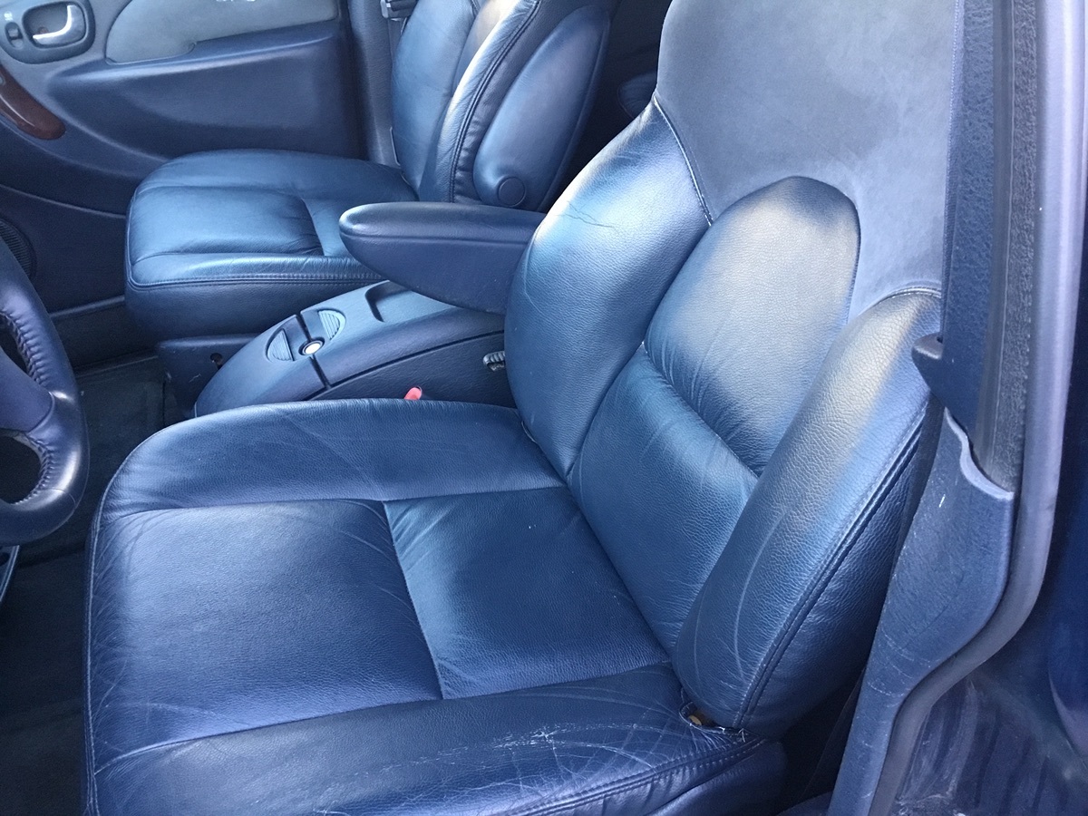 2003 Chrysler Town & Country Limited - Photo 9