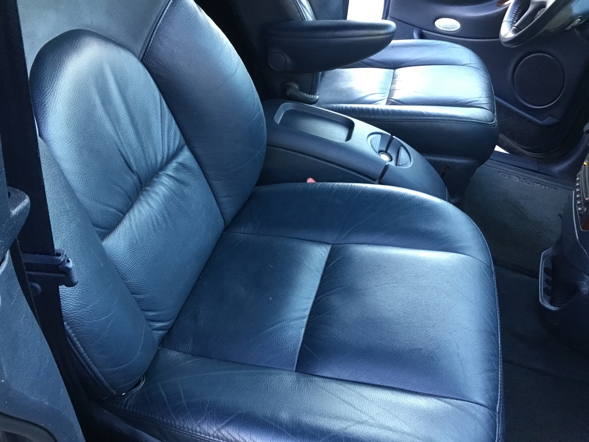 2003 Chrysler Town & Country Limited - Photo 10