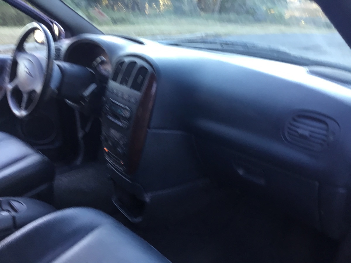 2003 Chrysler Town & Country Limited - Photo 12