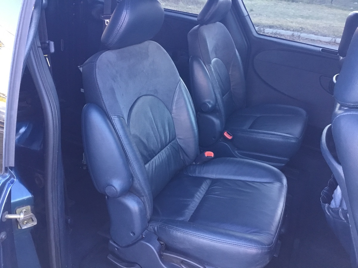 2003 Chrysler Town & Country Limited - Photo 13
