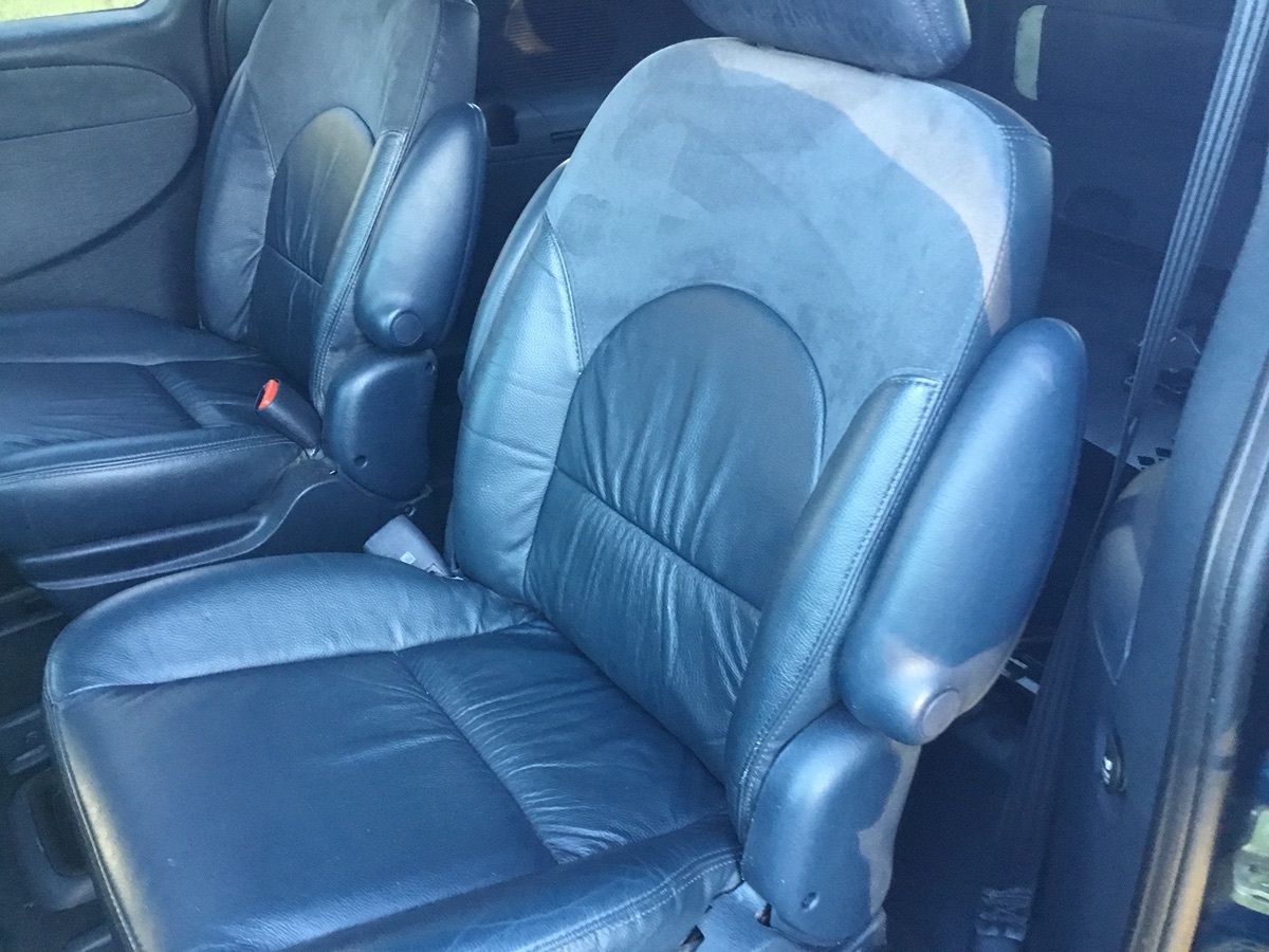 2003 Chrysler Town & Country Limited - Photo 15