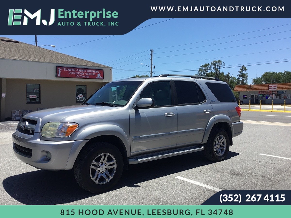 2007 Toyota Sequoia SR5's photo